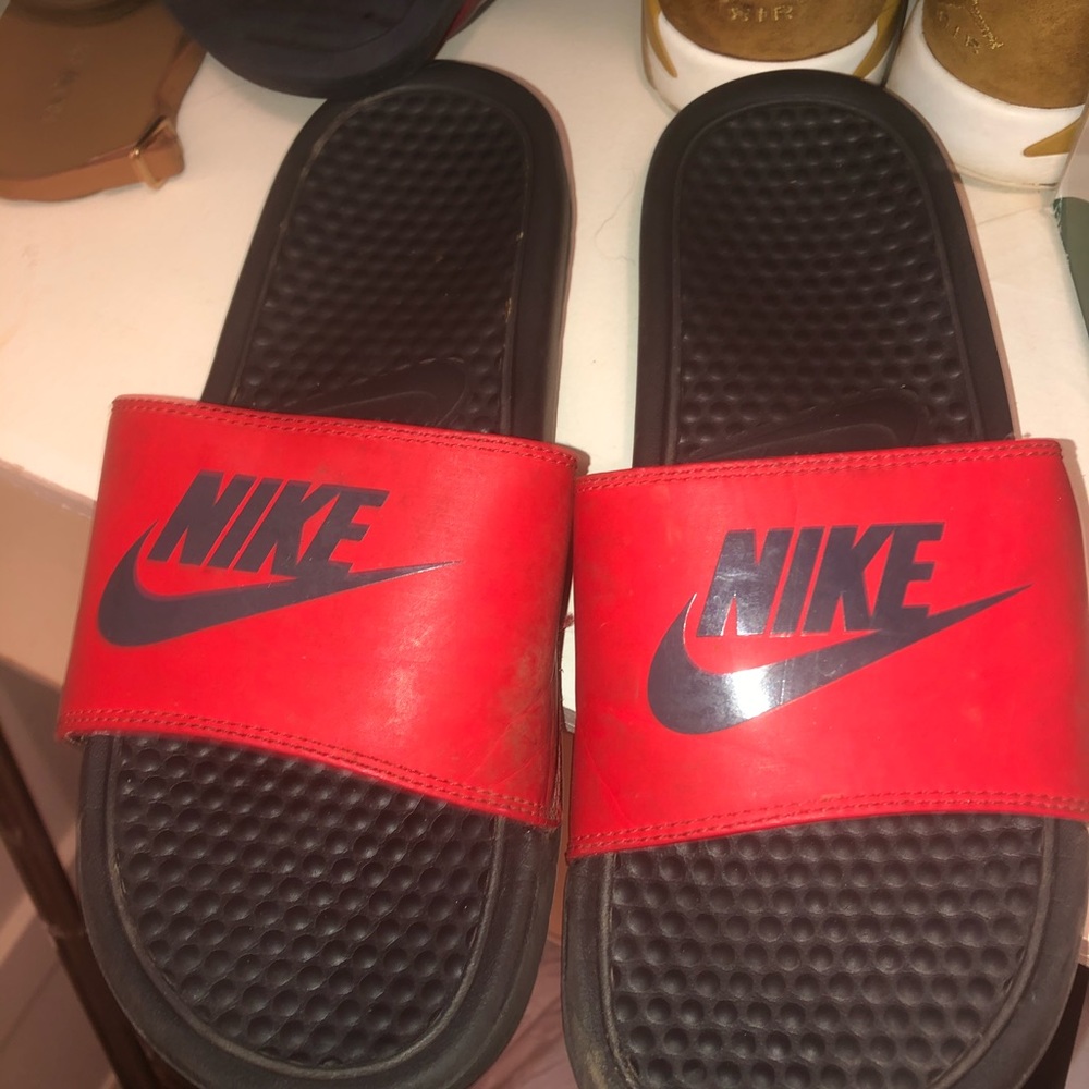 Nike slides 7Y